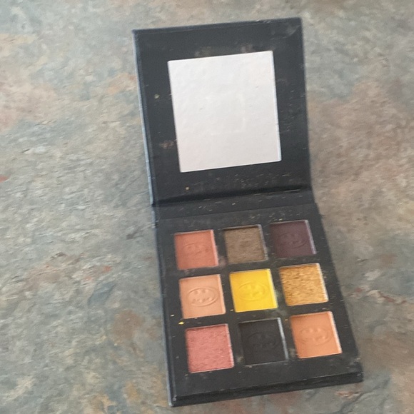 Revolution X Batman I Am TheVisit Batman Shadow Palette Makeup - Picture 3 of 5